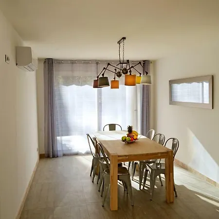Holiday home Maison Au Bord De La Riviere Provence