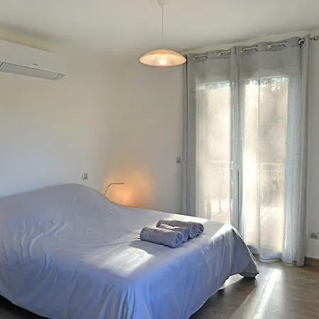 Holiday home Maison Au Bord De La Riviere Provence *