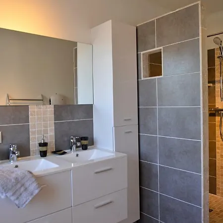 Holiday home Maison Au Bord De La Riviere Provence Mazan